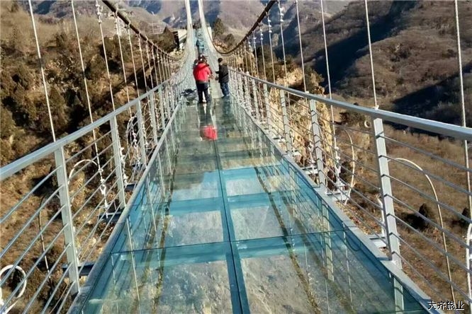 玻璃吊桥施工常见养护方法以及游客注意事项